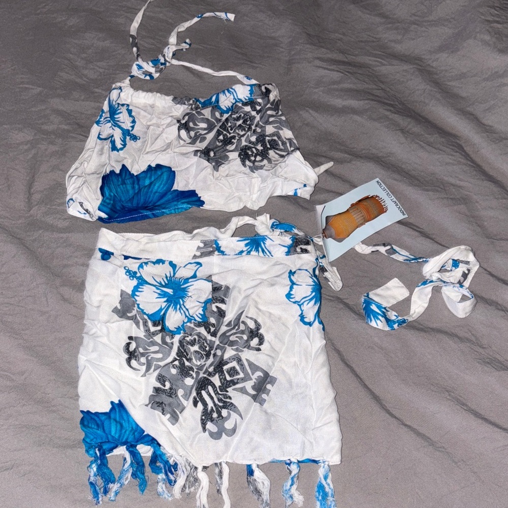 Authentic Hawaiian Two-Piece tie Set with Blue and Gray floral Accents
